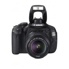 Digital Camera - Canon EOS 600D + 18-55/3 ,5-5, 6 IS + kauko-ja 2 paristoa